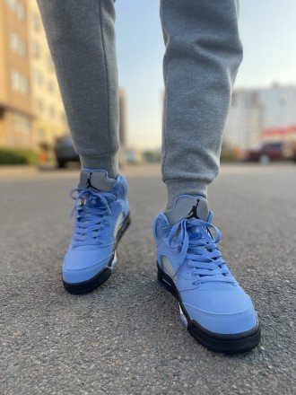 Кроссовки мужские голубые Jordan Retro 5 UNC Blue
Мужские кроссовки Найк Аир Джо. . фото 6