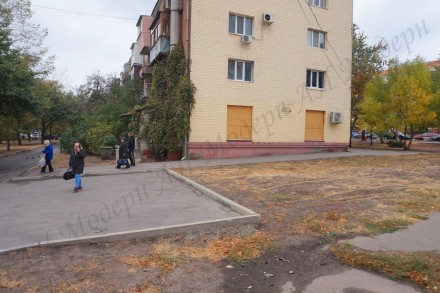 Павільйон знаходиться у житловому районі біля аеропорту по вул.Аерофлотській 16.. Аэропорт. фото 5