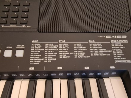 Продам бу в iдеальному станi Синтезатор Yamaha PSR-E463 (стійка, пюпітр, блок жи. . фото 3