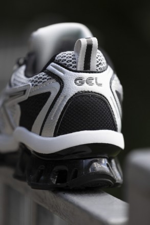 Кроссовки женские серые Asics Gel-Quantum Kinetic Silver Black
Женские кроссовки. . фото 3