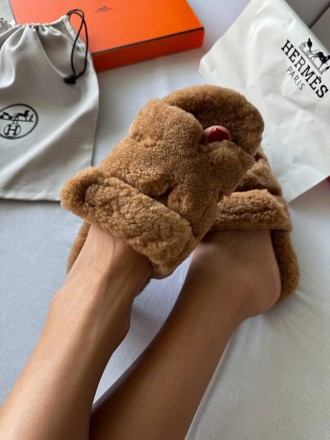 Тапочки женские коричневые Hermes Slippers Teddy Brown
Познакомьтесь с женскими . . фото 8