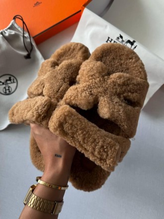 Тапочки женские коричневые Hermes Slippers Teddy Brown
Познакомьтесь с женскими . . фото 4