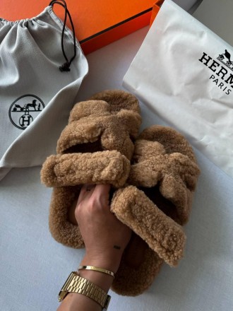 Тапочки женские коричневые Hermes Slippers Teddy Brown
Познакомьтесь с женскими . . фото 9