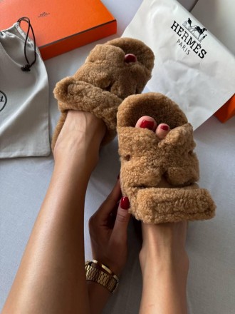 Тапочки женские коричневые Hermes Slippers Teddy Brown
Познакомьтесь с женскими . . фото 5