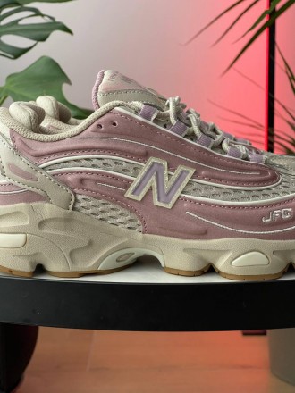 Кроссовки женские розовые Joe Freshgoods x New Balance 1000 'Pink Mink'
Погрузит. . фото 5