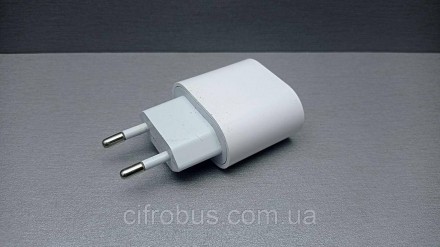 Адаптер живлення Apple USB-C 20W забезпечує швидке й ефективне заряджання в офіс. . фото 7