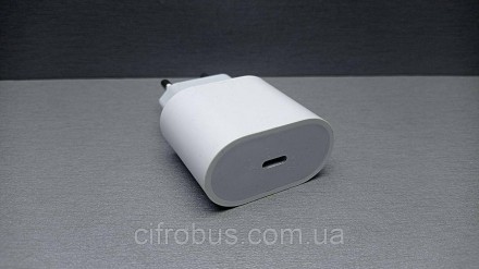 Адаптер живлення Apple USB-C 20W забезпечує швидке й ефективне заряджання в офіс. . фото 8