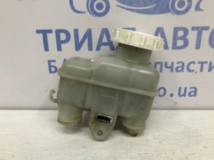 Бачок головного гальмівного циліндра Mitsubishi Lancer 9 1.6 БЕНЗИН 4G18 2003 (б. Київ. фото 1 Бачок головного гальмівного циліндра Mitsubishi Lancer 9 1.6 БЕНЗИН 4G18 2003 (б. Київ. фото 1