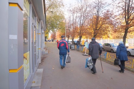 Магазин розташований уздовж активної пішохідної алеї напроти Медкомплексу на Сал. Салтовка. фото 7