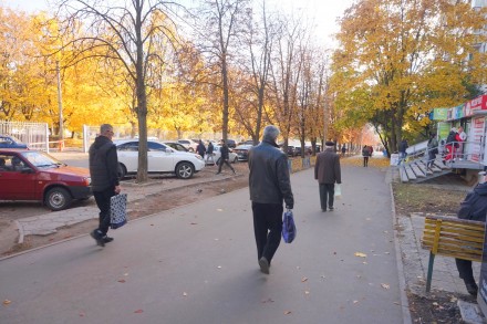 Магазин розташований уздовж активної пішохідної алеї напроти Медкомплексу на Сал. Салтовка. фото 6