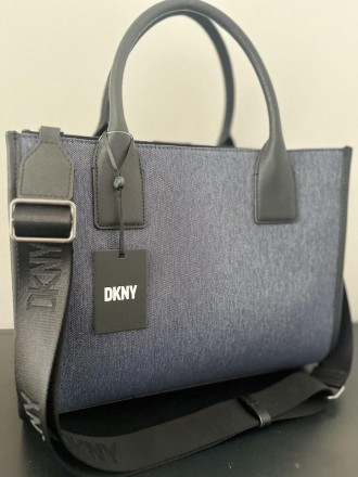 Сумка DKNY Carlita MD Book Tote Denim
Длина 25 см /Ширина 32 см.
Цвет ручки/реме. . фото 3