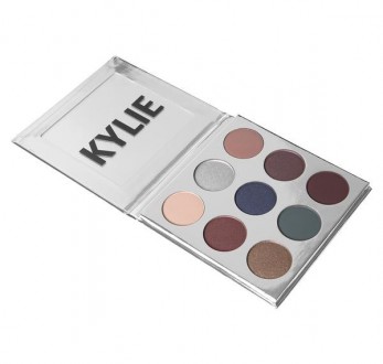 
Новогодняя палетка теней Kylie Jenner HOLIDAY PALETTE
Лимитированный выпуск !!
. . фото 3