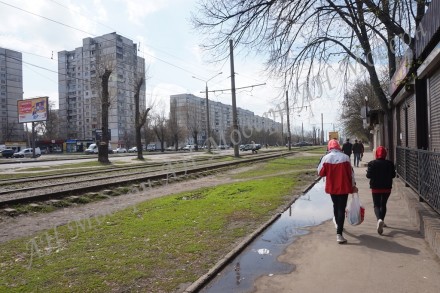 Невелика крамничка з фасадом на проїзну частину та окремим входом знаходиться на. Салтовка. фото 6