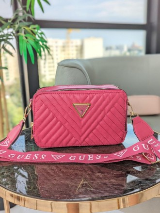 Сумка Guess кросс-боді м’яка стегана малиновий. Київ. фото 1 Сумка Guess кросс-боді м’яка стегана малиновий. Київ. фото 1