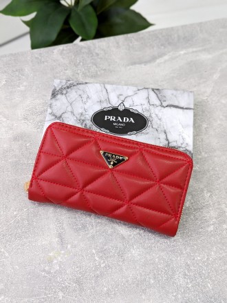 Гаманець Prada великий червоний. Київ. фото 1 Гаманець Prada великий червоний. Київ. фото 1