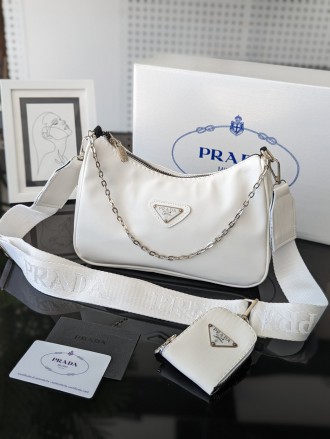 Сумка Prada біла нейлон. Київ. фото 1 Сумка Prada біла нейлон. Київ. фото 1