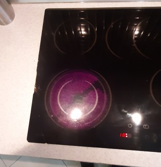 кухонная плита Gorenje ECT 2600P2
Плита рабочая
Повреждена поверхность стеклок. . фото 3