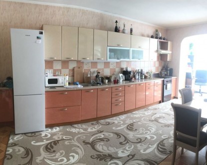 Продам 2-кімнатну квартиру у центрі міста, вул. 29 вересня. 
Площа - 77,4 м, кух. . фото 2