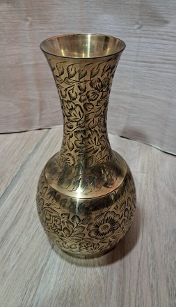 КУПИТЬ ВАЗА Чеканная Латунная у нас. Запоріжжя. фото 1 КУПИТЬ ВАЗА Чеканная Латунная у нас. Запоріжжя. фото 1
