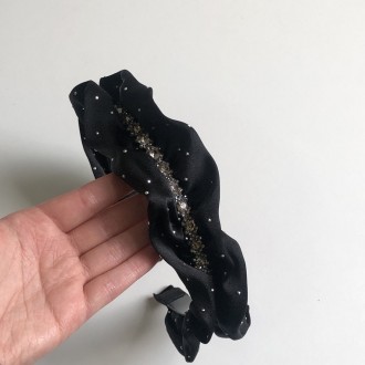 Красивий, стильний обруч зі стразами для волосся.
Доповнить будь-який образ.
Дов. . фото 5