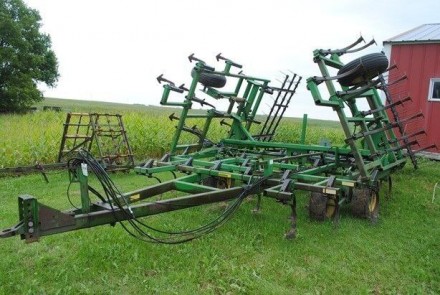 Продаємо культиватор John Deere 960. 2004 року випуску.В хорошому,робочому стані. . фото 2