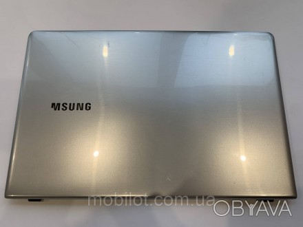 Часть корпуса крышка матрицы и рамка к ноутбуку Samsung NP370R5E. Есть следы от . . фото 1