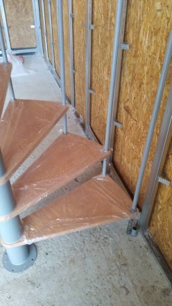 Производим и реализуем комплекты для самостоятельной сборки винтовых лестниц мод. . фото 5
