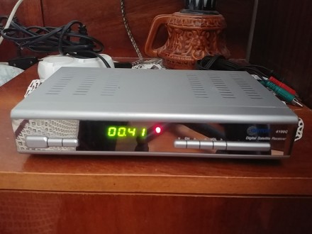 Тюнер спутниковый ORTON 4100C и Openbox X-800. . фото 3 Продам в полном Комплекте
тюнера в отличном рабочем состоянии. Продаю по ненадо. . фото 3