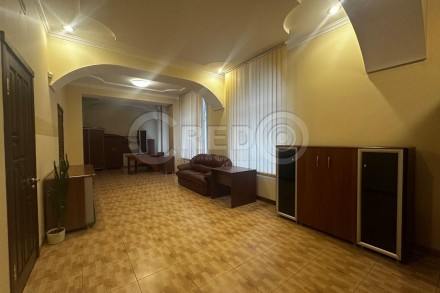Оренда просторого офісного приміщення в центрі міста. Кривий Ріг. фото 1 Оренда просторого офісного приміщення в центрі міста. Кривий Ріг. фото 1