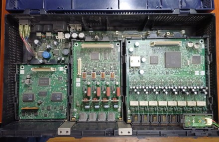 Panasonic KX-TDA30UA, цифрова атс, 4 міських/20 внутр/4 сист.порти, DISA. . фото 3 Цифрова АТС
Ємність системи:
- 4 зовнішні аналогові лінії
- 4 системні порти . . фото 3
