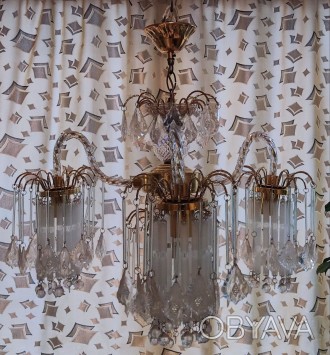 Люстра. Метал, скло, пластик.