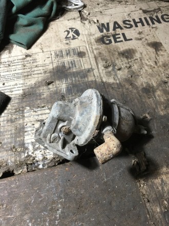 Бензонасос на запчастини під встановлення автомбила ГАЗ69 ГАЗ 51 ГАЗ 52 СРСР. Київ. фото 1 Бензонасос на запчастини під встановлення автомбила ГАЗ69 ГАЗ 51 ГАЗ 52 СРСР. Київ. фото 1