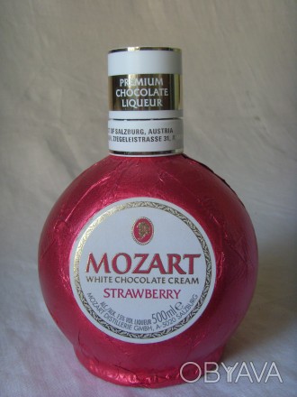 Красивая фирменная бутылка 0,5 л от австрийского ликёра MOZART white.