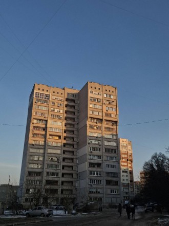 Продам крупногабаритную квартиру 1 мкрн Левый берег. Каменское. фото 1 Продам крупногабаритную квартиру 1 мкрн Левый берег. Каменское. фото 1