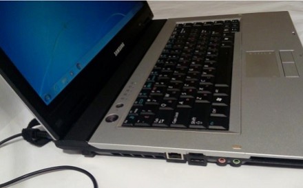 Отличный, универсальный ноутбук Samsung R40
Ноутбук  не новый, но не смотря на . . фото 3