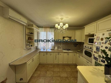 4-комнатная квартира, 122.00 кв.м. . фото 4 50789
Без комісії!
Продається двоповерхова 4-кімнатна квартира у затишному ЖК . . фото 4