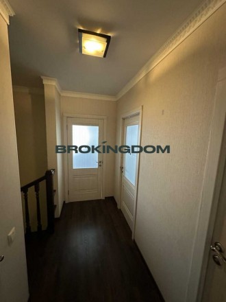 4-комнатная квартира, 122.00 кв.м. . фото 12 50789
Без комісії!
Продається двоповерхова 4-кімнатна квартира у затишному ЖК . . фото 12