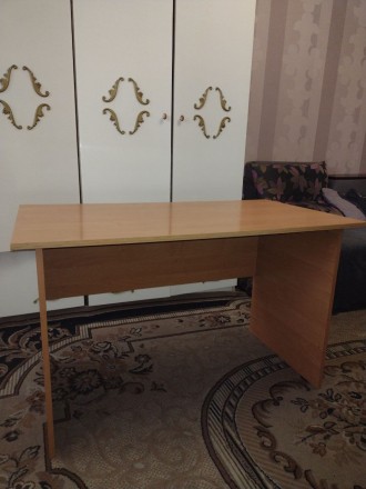 Продаю письмовий стіл. Киев. фото 1 Продаю письмовий стіл. Киев. фото 1