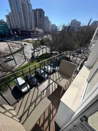 Двокімнатна квартира в елітному районі з видом на пл. 10 Квітня та Парк Перемоги. Одесса. фото 1 Двокімнатна квартира в елітному районі з видом на пл. 10 Квітня та Парк Перемоги. Одесса. фото 1