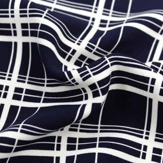 Креп костюмка барбі  квадрати на чорному. Одеса. фото 1