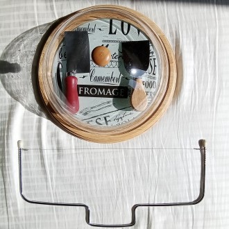 Набір Дошка Підставка Ніж Струна Ліра Нарізк Мяких Сирів Brie Camamber. . фото 9 Ціна за весь набір 2600 грн.
Округла та класична дошка для подачі сирів вироб. . фото 9