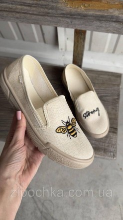 Жіночі сліпони Літма ROXY бежеві з аплікацією бджілка Bee Strong розмір 36 й. Хмельницький. фото 1 Жіночі сліпони Літма ROXY бежеві з аплікацією бджілка Bee Strong розмір 36 й. Хмельницький. фото 1