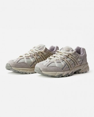 Демісезонні кросівки Asics колір бежевий. Київ. фото 1 Демісезонні кросівки Asics колір бежевий. Київ. фото 1