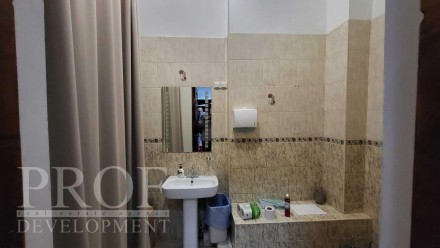 Пропонується в оренду офісне приміщення 250 м2 в Шевченківському районі
На повер. Центр. фото 8