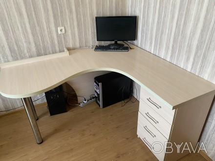 Стіл компʼютерний б/в, в ідеальному стані