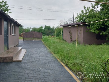 Продам будинок біля річки.