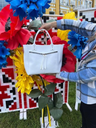 Формат А4. Белая - стильная сумка на одно отделение с большим карманом спереди (. Киев. фото 1 Формат А4. Белая - стильная сумка на одно отделение с большим карманом спереди (. Киев. фото 1