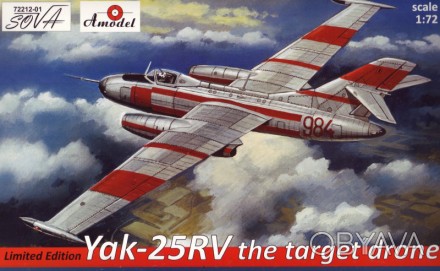 Сборная стендовая модель самолета Яковлев Як-25РВ