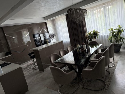 5-комнатная квартира, 212 м.кв.. Полтава. фото 1 5-комнатная квартира, 212 м.кв.. Полтава. фото 1