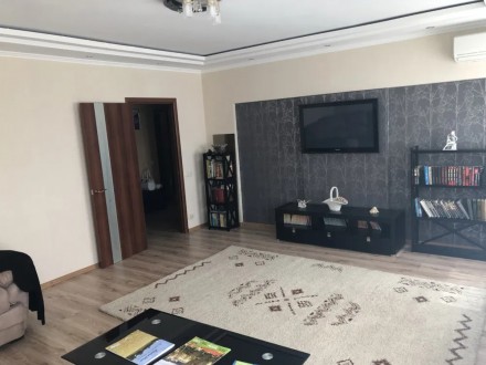 Продаж трикімнатної Центр Новобудова. Полтава. фото 1 Продаж трикімнатної Центр Новобудова. Полтава. фото 1